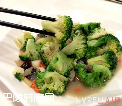 上汤皮蛋西兰花可以减肥_西兰花健身减肥食谱推荐 好东西快存起来