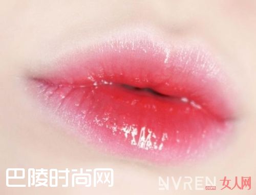 轻熟粉的涂法_这才是粉唇的正确涂法 不显老气又不显黑