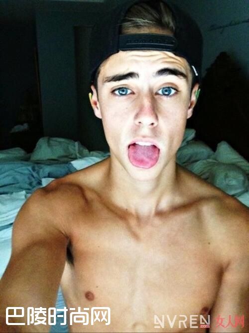 夜晚自拍技巧_前方高能!如何在夜晚拍出美美哒自拍照?