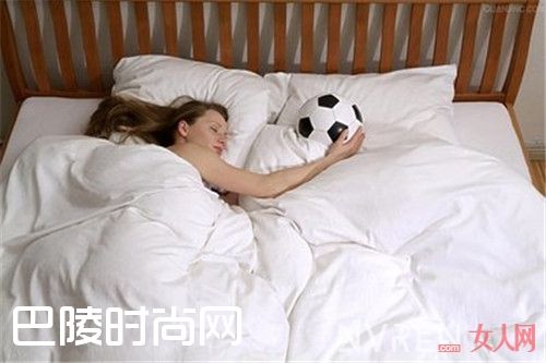 裸肌睡觉好吗_睡前护肤的坏习惯有哪些 健康护肤的方法