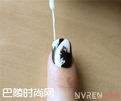 如何玩转经典纯色美甲_如何玩转经典纯色美甲 不加点小心思怎么行