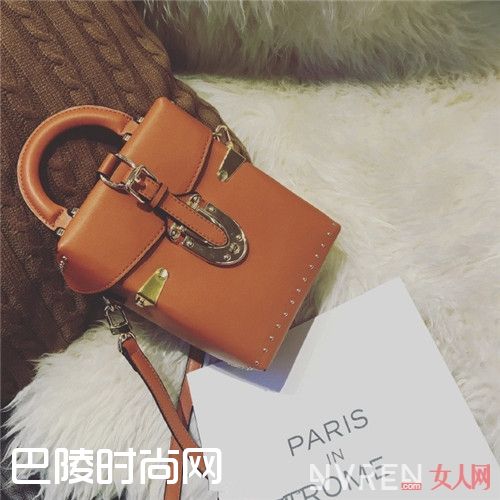 春款潮包你偏爱哪一款_ 暖春将至 教你如何选择小包穿搭到完美极致