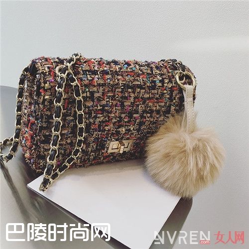 春款潮包你偏爱哪一款_ 暖春将至 教你如何选择小包穿搭到完美极致