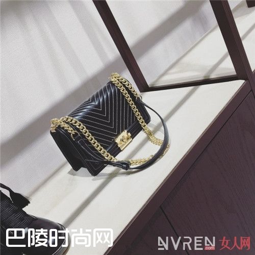 春款潮包你偏爱哪一款_ 暖春将至 教你如何选择小包穿搭到完美极致