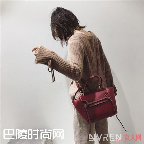 春季潮包如何搭配_ 暖春将至 如何选择小包穿搭到完美极致