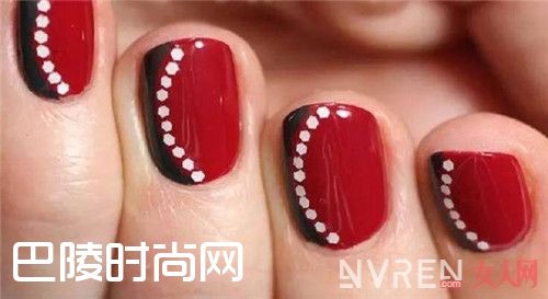 镜面效果美甲简介_如何玩转经典纯色美甲 不加点小心思怎么行