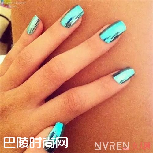 镜面效果美甲简介_如何玩转经典纯色美甲 不加点小心思怎么行