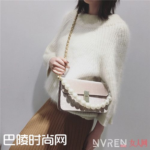 春季潮包如何搭配_ 暖春将至 如何选择小包穿搭到完美极致