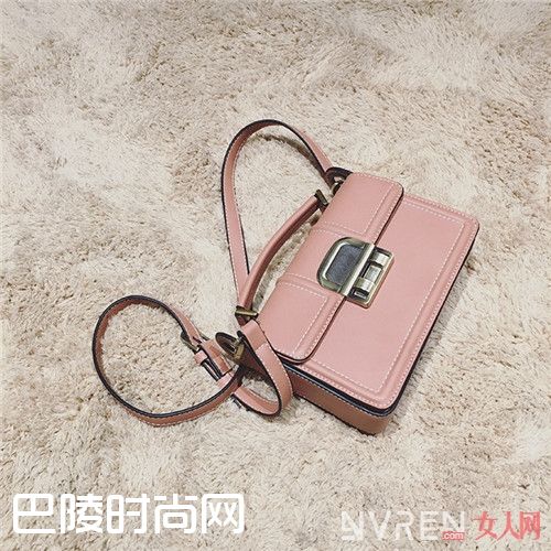 春款潮包你偏爱哪一款_ 暖春将至 教你如何选择小包穿搭到完美极致