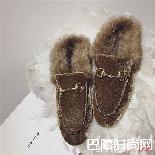 女人非高跟不可么_哪里需要恨天高 平底就可做春天里的公主