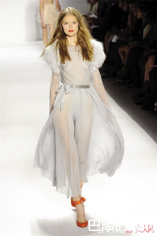 纱裙适合哪些人_今冬最美的四条半裙 解决所有穿衣难题