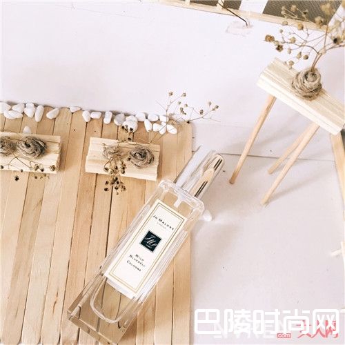 Jo Malone 蓝风铃香水简介_鬼怪约会香水成爆款 你用了这些香水也让男人刻骨铭心