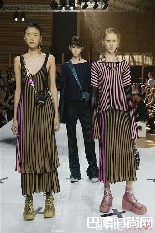 Kenzo 2017早春裙子简介_奢侈品牌2017早春系列 想追潮流从此刻开始