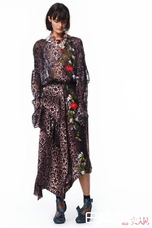 Carven 2017早春裙子简介_奢侈品牌2017早春系列 想追潮流从此刻开始