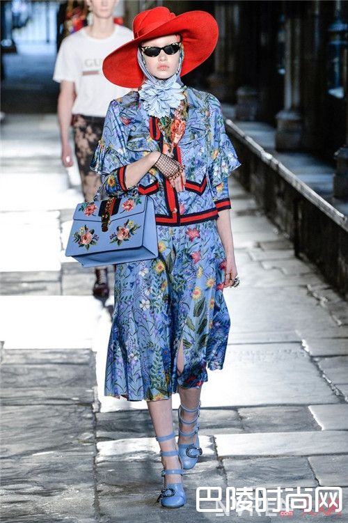 Gucci 2017早春裙子简介_奢侈品牌2017早春系列 想追潮流从此刻开始