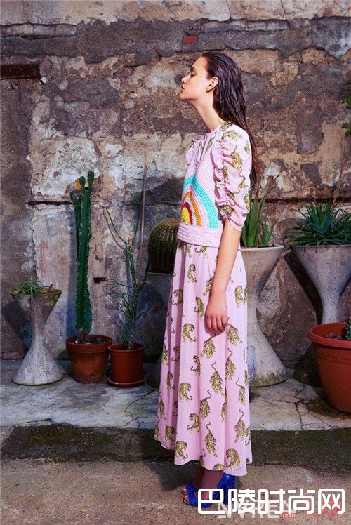 Fendi 2017早春裙子简介_奢侈品牌2017早春系列 想追潮流从此刻开始