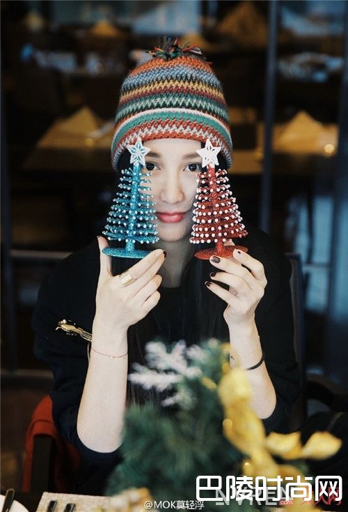 如何利用配饰让自己加分_美到自成一派 MOK女神的穿搭法宝