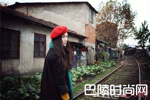 怎样搭配“美帽”_美到自成一派 MOK女神的穿搭法宝