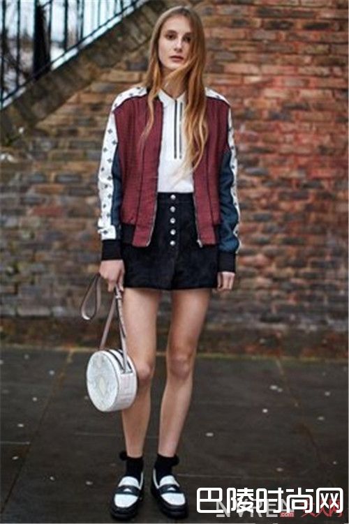 A字牛仔裙搭配什么好看_开春穿条迷你A字裙 走路拉风有得是俏皮时髦还有大长腿