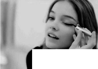 如何正确使用粉底液_打造完美瓷肌 大牌粉底来助阵