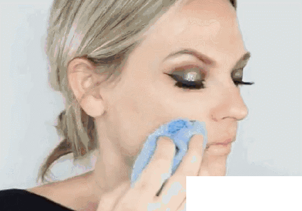 如何正确使用粉底液_打造完美瓷肌 大牌粉底来助阵