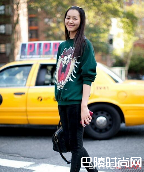 绿色上衣搭配黑色长裤_绿色上衣怎么搭配