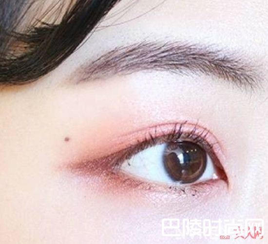 经典泪眼状图片_泪眼妆图片 时尚界的新起之秀