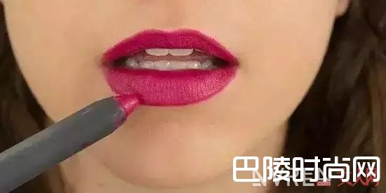 口红不脱妆小技巧_口红不脱妆的技巧！看这一篇就够了