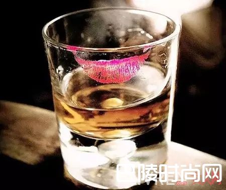 口红不脱妆小技巧_口红不脱妆的技巧！看这一篇就够了