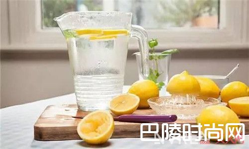 喝水是不是真的能让肌肤水润_如何让皮肤嫩滑 掌握七个秘诀可以让你的皮肤好到爆