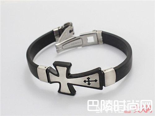 银饰搭配小窍门是什么_手饰怎么搭配有技巧 各类饰品佩戴需注意什么事项