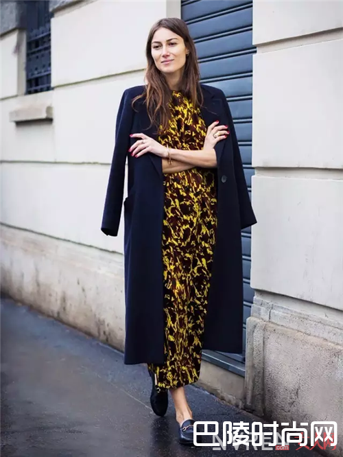 裙装和乐福鞋怎么搭配_今天穿双平底鞋 出门撒欢儿时髦又舒服！