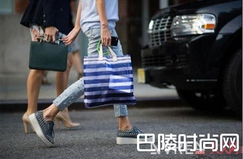 厚底松糕鞋怎么搭配给你新的视野_今天穿双平底鞋 出门撒欢儿时髦又舒服！