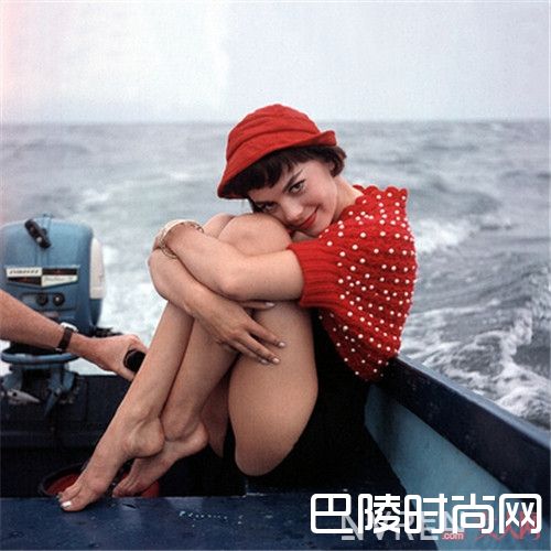 BVLGARI Jasmin Noir Eau de Toilette 淡香氛解读_推荐5种明星的女人味香氛选择 唤醒内在的女人味