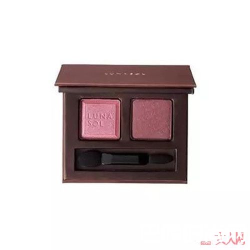 温柔粉红咖系眼影怎么化_耍起情人节的心机妆容 用美巧夺他的心