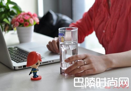 由内而外怎么补水_肌肤干燥怎么办 介绍5种简单补水方法