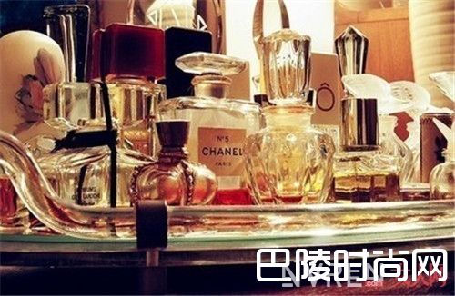2017新款香水有哪些_2017新款香大盘点 哪一款能征服你的“味蕾”