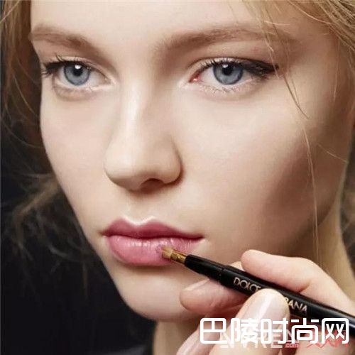 怎样打造樱花般的唇妆_耍起情人节的心机妆容 用美巧夺他的心