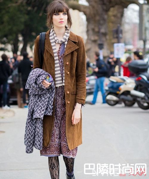 麂皮外套怎么搭配_麂皮外套街拍推荐 简单方法轻松打造元气少女感