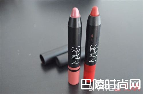 NARS纯净哑光唇膏简介_给他一个甜蜜的吻！情人节粉唇怎样不出错？