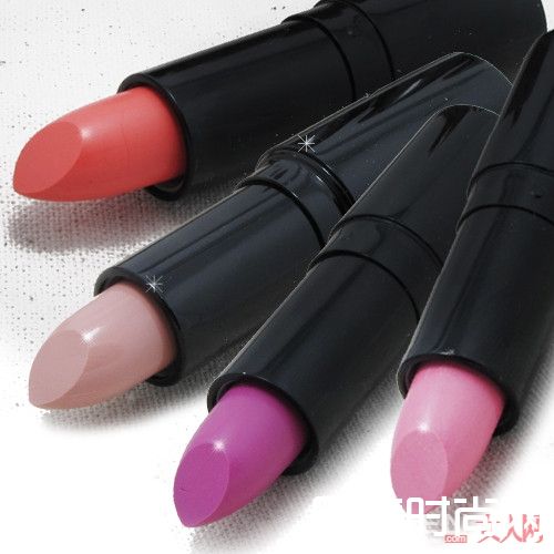 涂粉色唇膏有什么挑战性吗_给他一个甜蜜的吻！情人节粉唇怎样不出错？