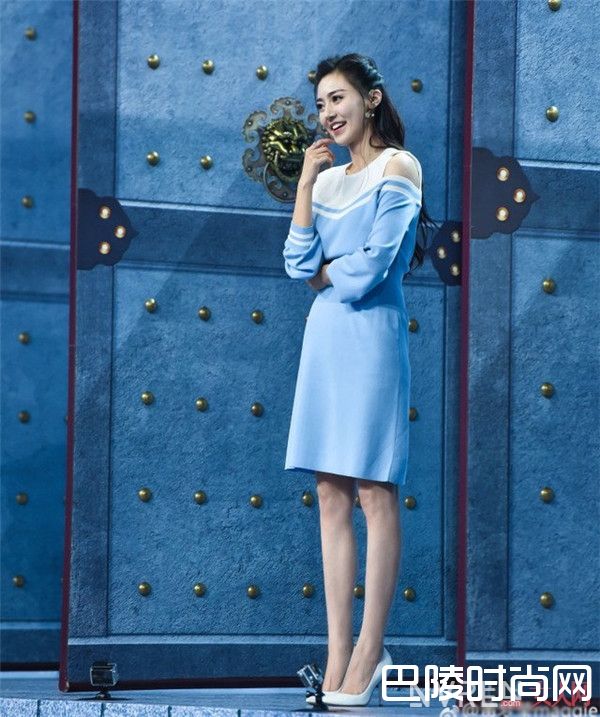 杨幂旗下艺人黄梦莹_迪丽热巴比老板杨幂还时髦 杨幂工作室家艺人都有颜值和好衣品