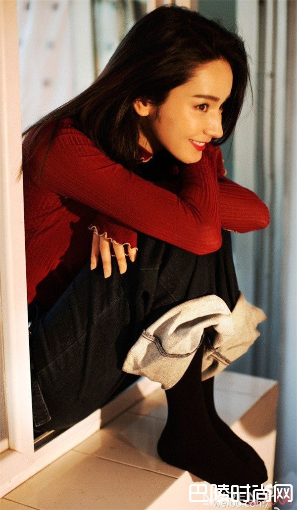 杨幂旗下艺人代斯_迪丽热巴比老板杨幂还时髦 杨幂工作室家艺人都有颜值和好衣品