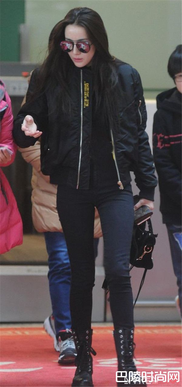 杨幂旗下花旦迪丽热巴_迪丽热巴比老板杨幂还时髦 杨幂工作室家艺人都有颜值和好衣品