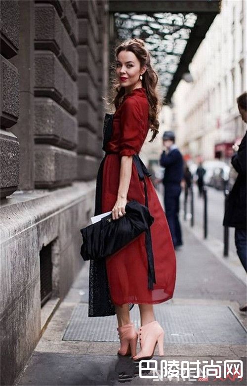 2017流行色：性感优雅褐红色_2017十大时尚潮流色 让你的色彩不再单调