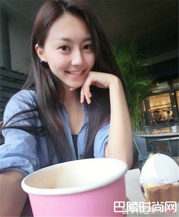 杨幂旗下艺人黄梦莹_迪丽热巴比老板杨幂还时髦 杨幂工作室家艺人都有颜值和好衣品