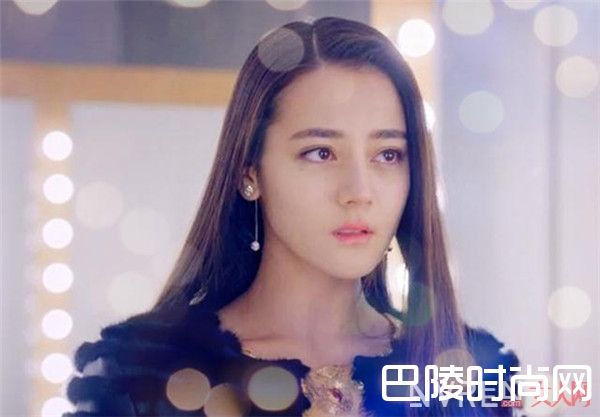 杨幂旗下花旦迪丽热巴_迪丽热巴比老板杨幂还时髦 杨幂工作室家艺人都有颜值和好衣品