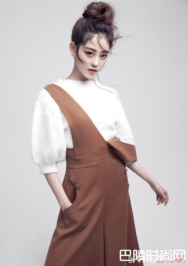 杨幂旗下艺人祝绪丹_迪丽热巴比老板杨幂还时髦 杨幂工作室家艺人都有颜值和好衣品