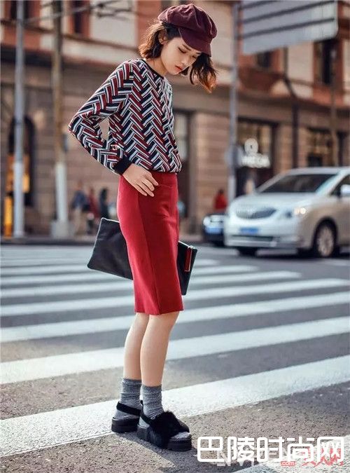 春天适合穿哪些面料的裙子_早春穿裙秀美腿  这才是真正适合春天的范