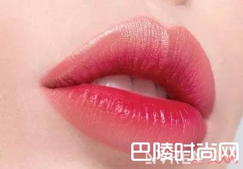 咬唇进阶版花瓣唇_开年四大超火唇妆，你种草了哪一款？